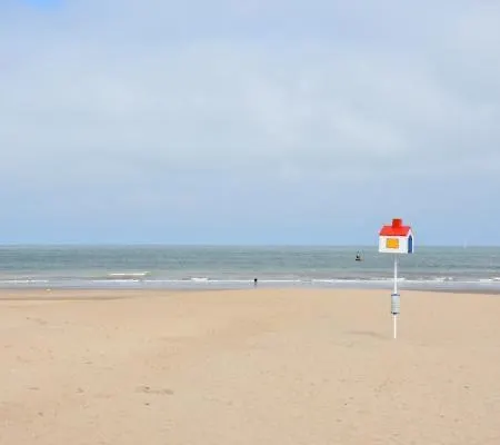 Zonnig Aan Zee In Mariakerke Ostende